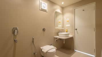 Standard Twin Room | Desk, iron/ironing board, free WiFi, bed sheets