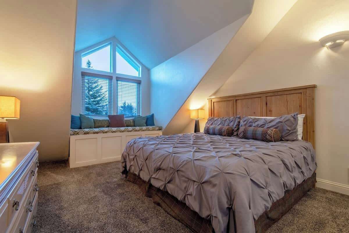 3 bedrooms, iron/ironing board, travel crib, free WiFi
