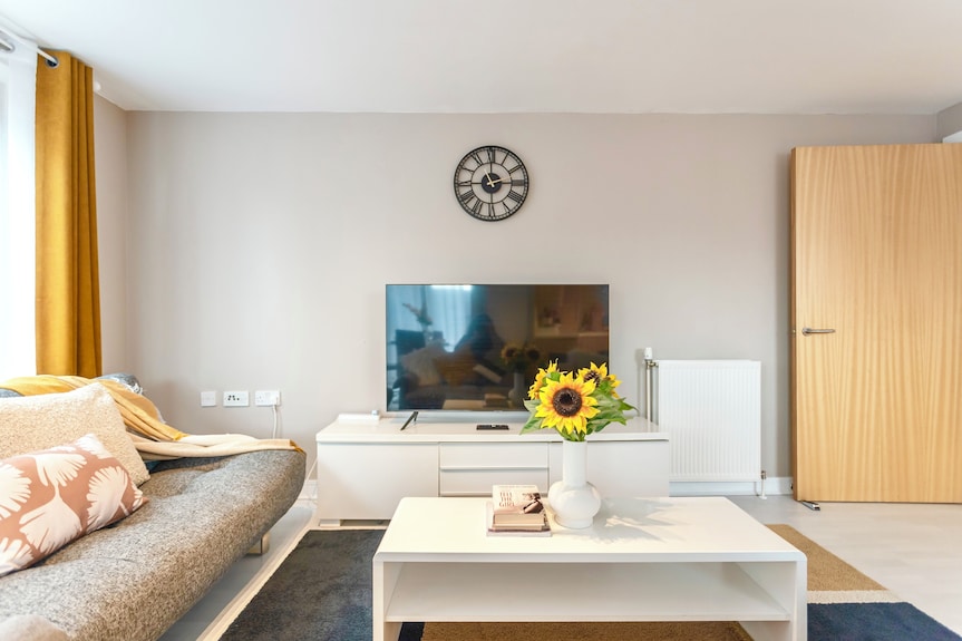 2br Stylish Apt With Free Parking & Nearby Subway - Glasgow