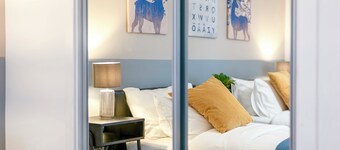 2BR Stylish Apt with Free Parking & nearby Subway