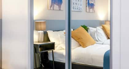 2BR Stylish Apt with Free Parking & nearby Subway