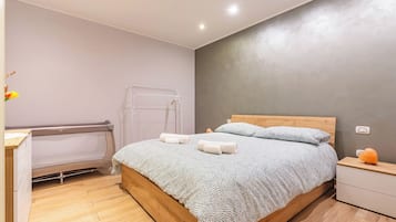 1 chambre, fer et planche Ă repasser, Wi-Fi gratuit, draps fournis