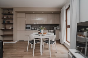 Deluxe Apartment | Private kitchenette | Full-sized fridge, microwave, oven, dishwasher - Waterlane Island Gdańsk Apartment 15 (Sopot)