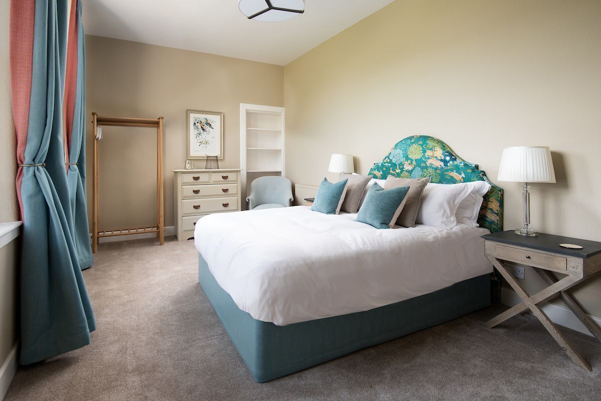 3 bedrooms, iron/ironing board, travel cot, WiFi