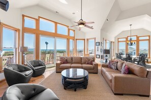 TV, peis, DVD-spiller og fotballspill