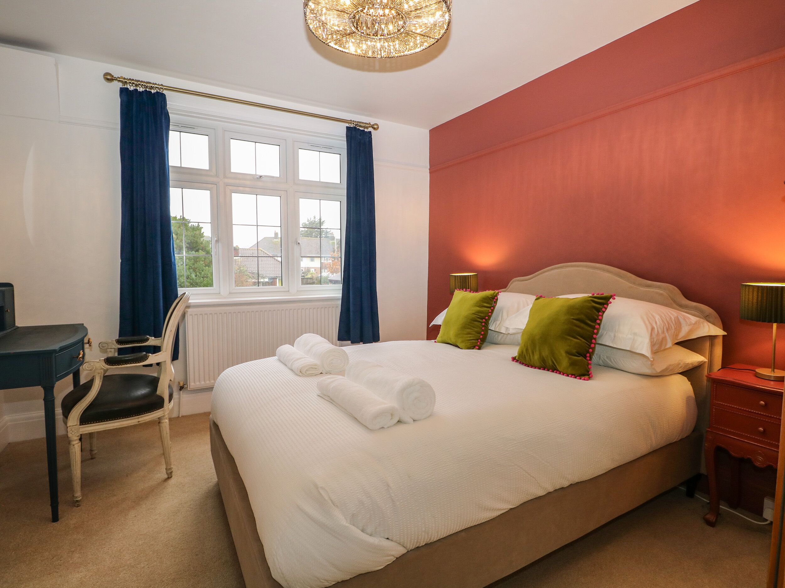 5 عدّة غرف نوم وبديكورات فريدة لكل غرفة وطراز فريد لكل وحدة