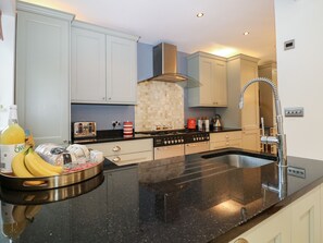 Fridge, dishwasher, electric kettle, toaster - Primrose Place (Worthing)