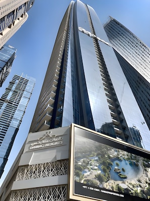 Exterior - Wondrous 1BR at DAMAC Heights Dubai Marina by Deluxe Holiday Homes (Dubai)