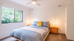 3 bedrooms, internet, bed sheets - Surf Side Retreat In Inverloch (Inverloch)