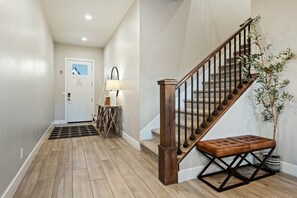 Interior - Private Pool Oasis #57: Private Pool/Hot Tub, community pool, splashpad, Pickleb (Santa Clara)