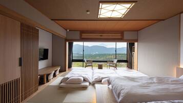 Sakura Non-smoking | 2 bedrooms, in-room safe, desk, iron/ironing board