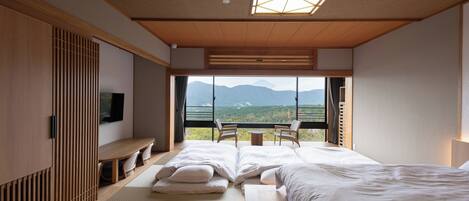 Sakura Non-smoking | 2 bedrooms, in-room safe, desk, iron/ironing board