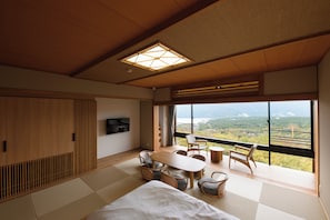 Familienzimmer, 2 Schlafzimmer, Nichtraucher, Seeblick (Sakura) | 2 Schlafzimmer, Zimmersafe, Schreibtisch, Bügeleisen/Bügelbrett