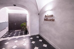 Interior - Fur Palace 36 (Genova)