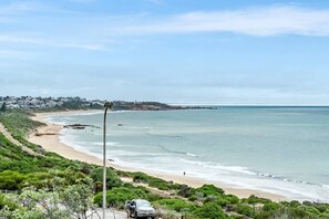 Beach nearby - Casa Blanca - 2-4 Heggerton St McCracken (McCracken)