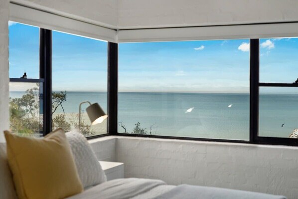 4 bedrooms, iron/ironing board, WiFi
