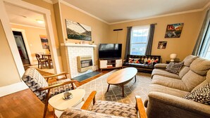 Smart TV - Cozy Downtown Home near NRG National Park (Fayetteville)