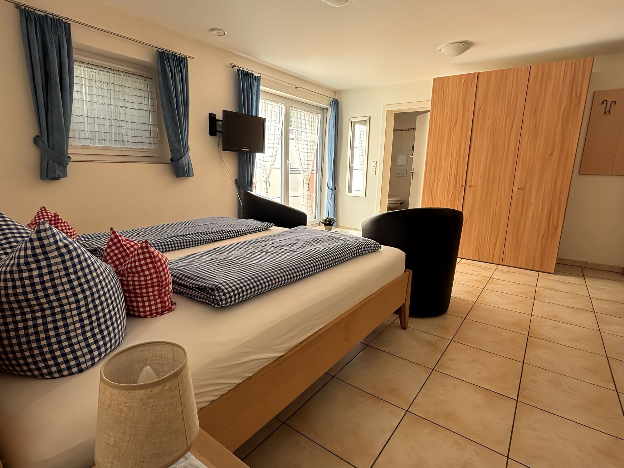 Kamar Triple Klasik | Seprai antialergi, didekorasi berbeda-beda, meja kerja, dan Wi-Fi gratis