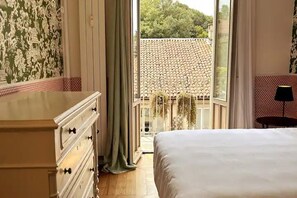 2 bedrooms, iron/ironing board, WiFi, bed sheets - 1 minute walk from the Church of the Great Mother (Torino)