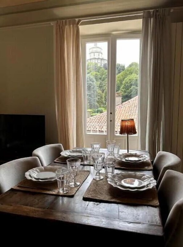 Dining - 1 minute walk from the Church of the Great Mother (Torino)