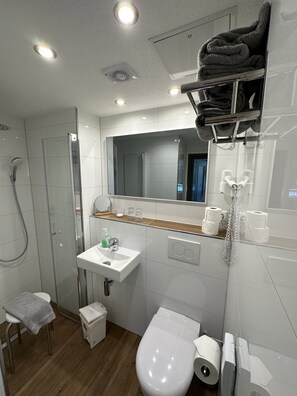 Chambre de base double | Salle de bain | Séchoir à cheveux