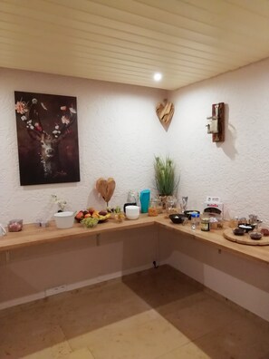 Daily buffet breakfast for a fee - Hotel Sonnenhof  (Bad Herrenalb)