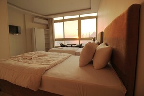 7 habitaciones, tabla de planchar con plancha, wifi y ropa de cama