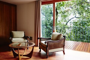 Habitació doble Deluxe | Caixa forta a l'habitació i escriptori 
