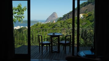 Deluxe Double Room | 1 bedroom, in-room safe, desk, laptop workspace