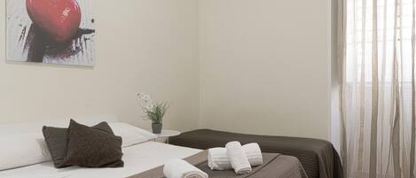 1 bedroom, desk, free WiFi, bed sheets