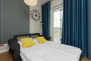 Bed sheets - Studio With AC Warsaw Wola by Renters (Warsaw)