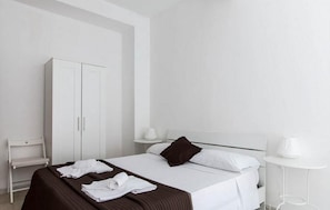 1 Schlafzimmer, Schreibtisch, WLAN, Bettwäsche