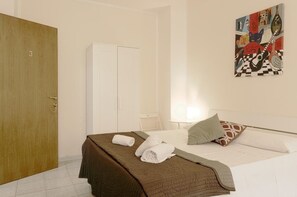 1 Schlafzimmer, Schreibtisch, WLAN, Bettwäsche