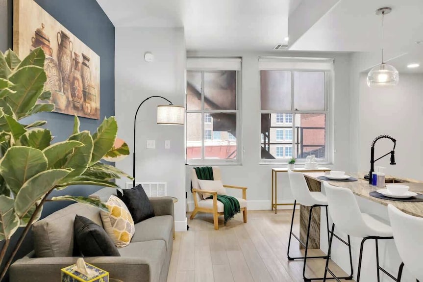 Modern 1-bedroom Pet-friendly, Near Blue Dome - Tulsa, OK