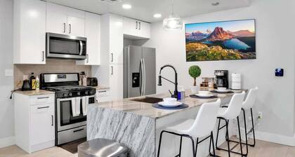 Modish 1BR: BOK, Near Blue Dome, Pets Allowed