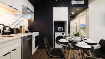 冰箱、微波炉、烤箱、洗碗机