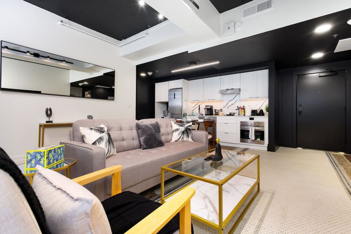 Stylish&Historic 2BD On Riverwalk|Gym|Free Parking