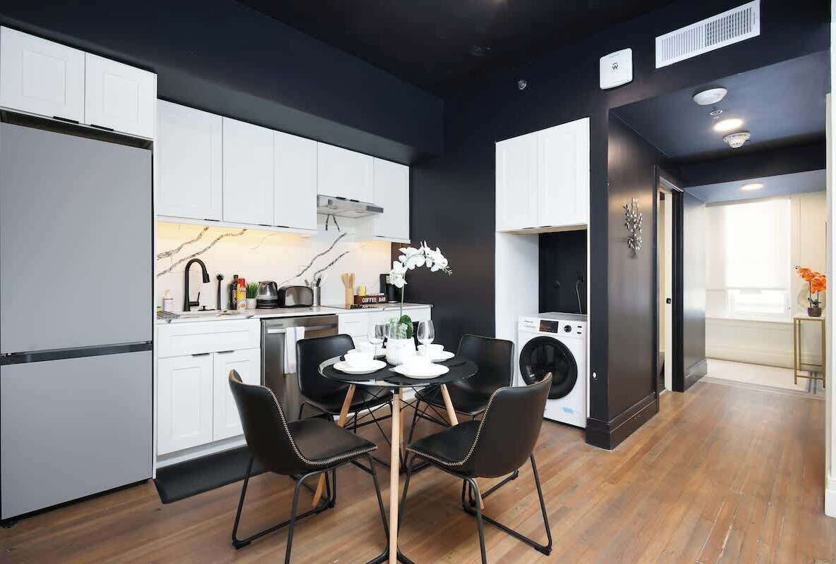 Réfrigérateur, four, plaque de cuisson, lave-vaisselle