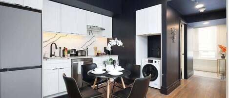 Køleskab, ovn, kogeplade, opvaskemaskine