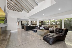 スマートテレビ、暖炉