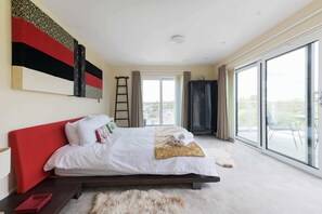 2 bedrooms, iron/ironing board, WiFi, bed sheets - Modern 2-bed retreat at Bridgewater Lodge, scenic views and a cosy getaway! (Windsor)