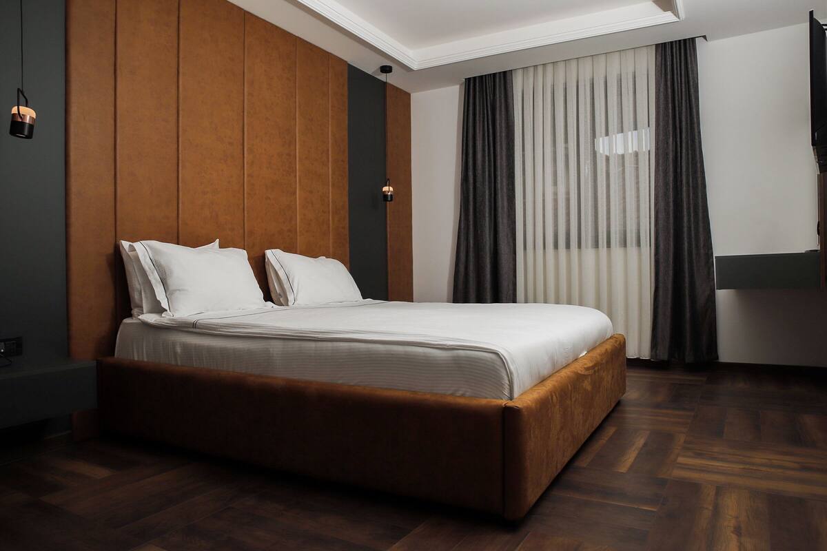 Deluxe-Doppelzimmer | Schreibtisch, laptopgeeigneter Arbeitsplatz, schallisolierte Zimmer