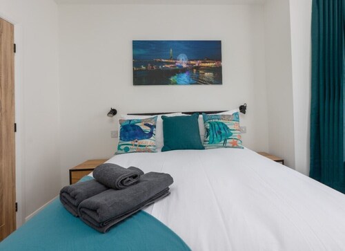 The Western Room 4-Room Only-Sleeps 5