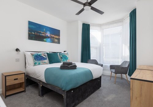 The Western Room 4-Room Only-Sleeps 5