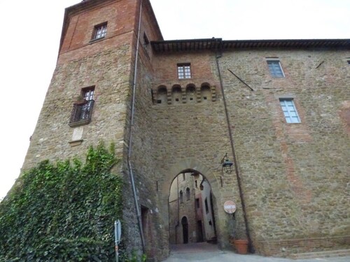 Po' del Vento 2:  a view on Tuscany and Umbria, in a huge park, heated pool...