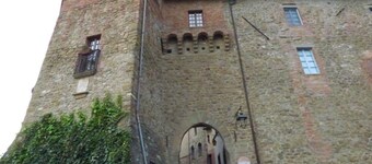 Po' del Vento 2:  a view on Tuscany and Umbria, in a huge park, heated pool...