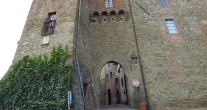 Po' del Vento 2: a view on Tuscany and Umbria, in a huge park, heated pool...