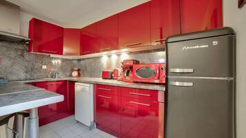 Réfrigérateur, micro-ondes, four, lave-vaisselle