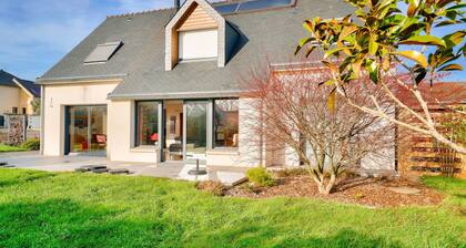 Pays Bigouden, maison pour 8 with a pool