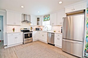 冷蔵庫、電子レンジ、オーブン、食器洗い機